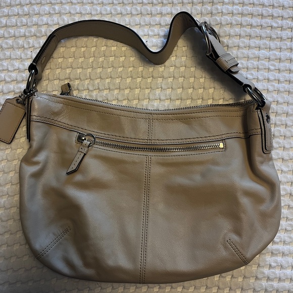 Coach Hobo in Cream Leather - Picture 3 of 6